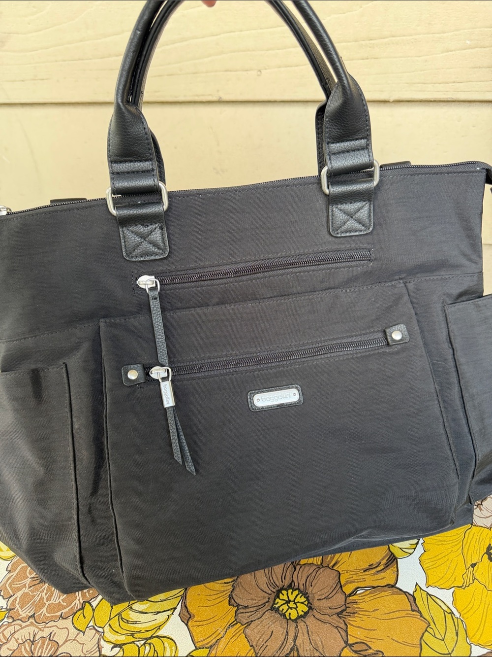 Baggallini Black 3 in 1 Convertible Bag: backpack, crossbody, purse LIKE NEW